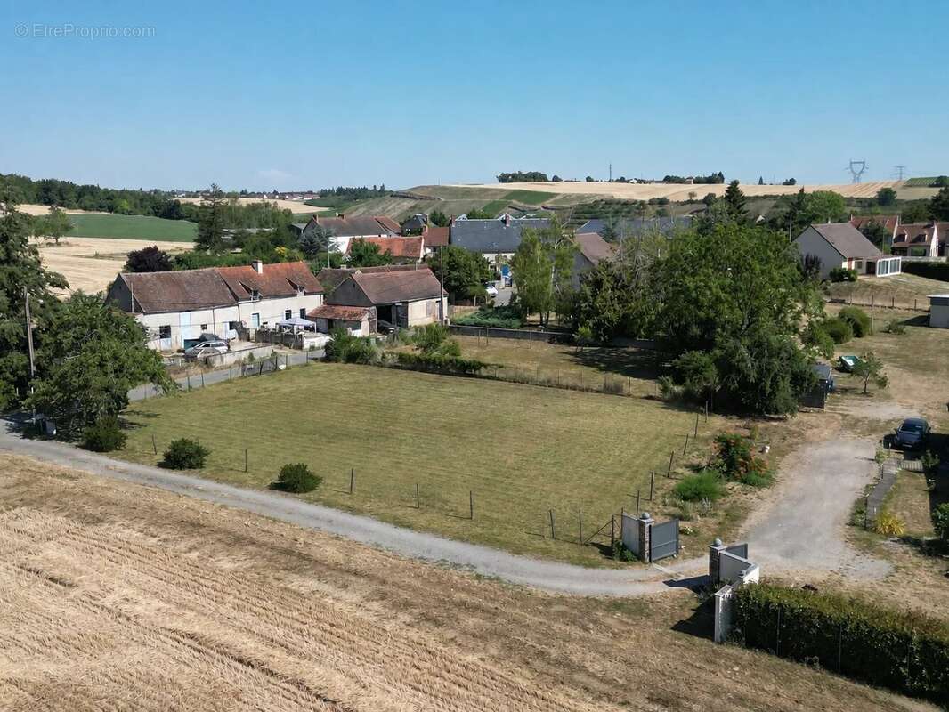 Terrain constructible vue exceptionnelle à Louchy-Montfand - photo 8
