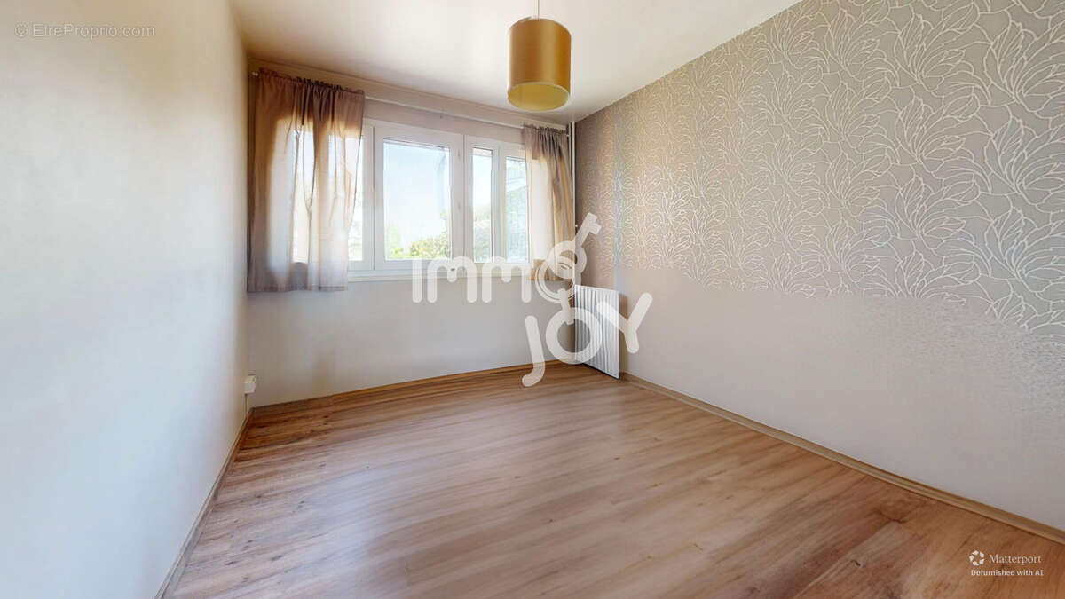 Appartement à BEAUZELLE