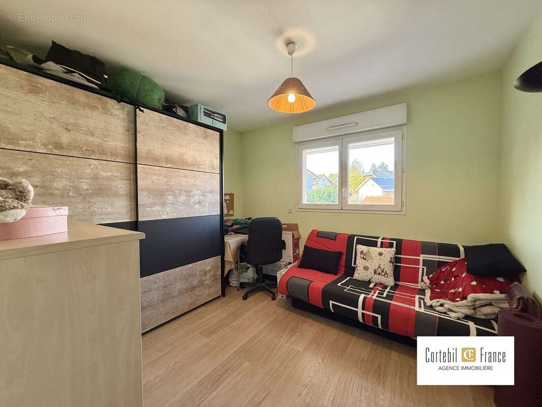 Appartement à ALLONZIER-LA-CAILLE