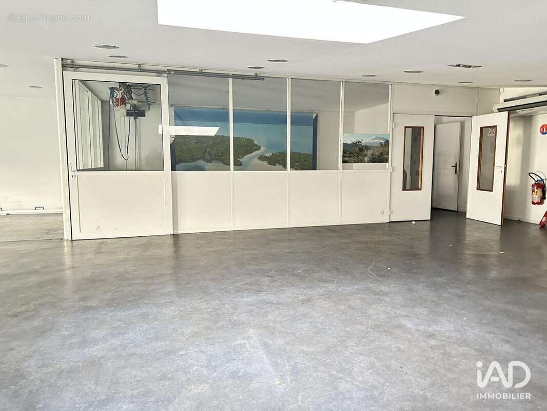 Photo 9 - Commerce à SARTROUVILLE