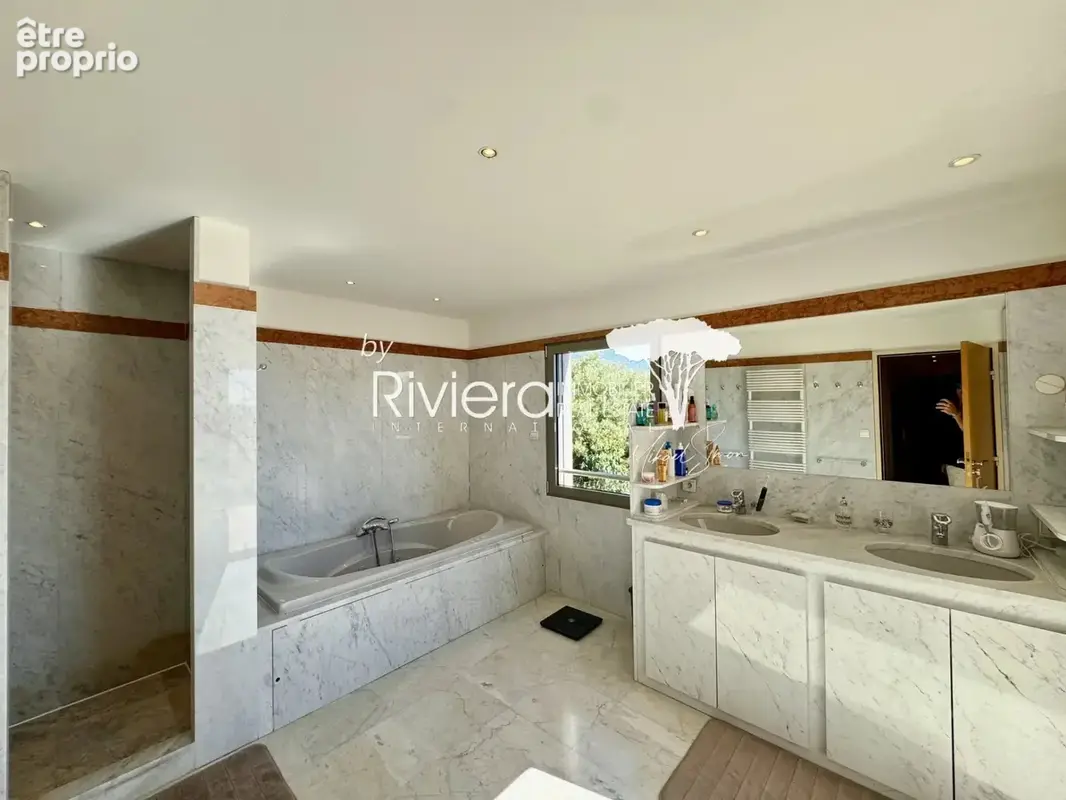 CAVALAIRE - Propriété 486m2 avec piscine et vue mer ! - photo 30
