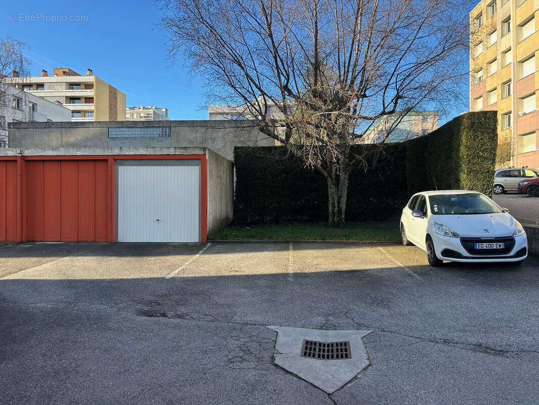 Parking à SAINT-ETIENNE