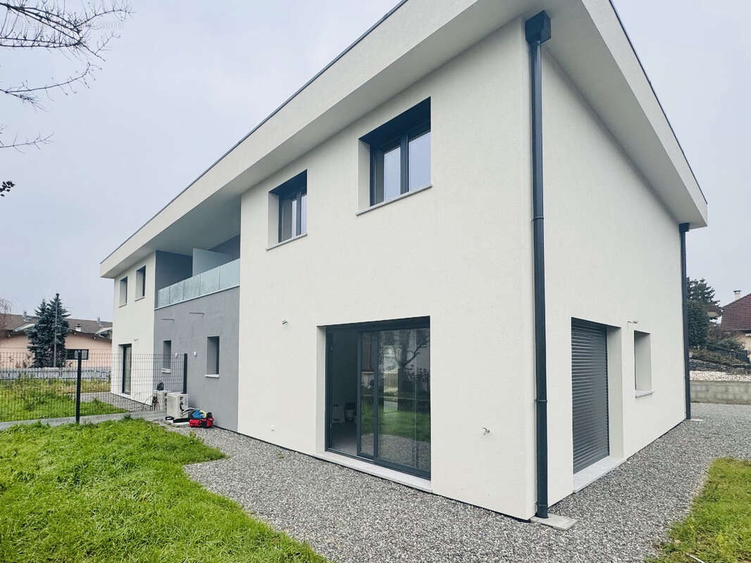 Maison à VETRAZ-MONTHOUX