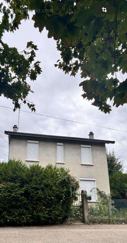 Maison à LA TOUR-DU-PIN