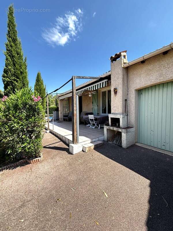 Maison à LE MUY
