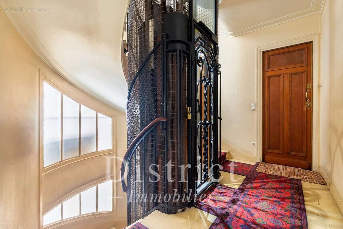 Appartement à PARIS-17E