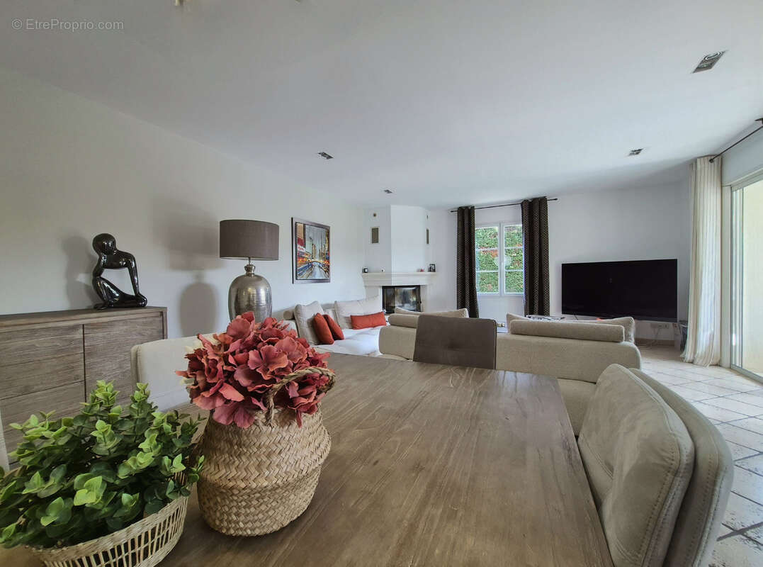 Maison à SAINT-SATURNIN-LES-AVIGNON