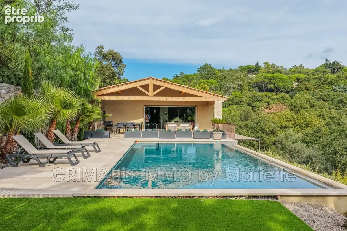 Maison 13 pièces 250 m² à vendre à La Garde-Freinet (83680) - photo 1