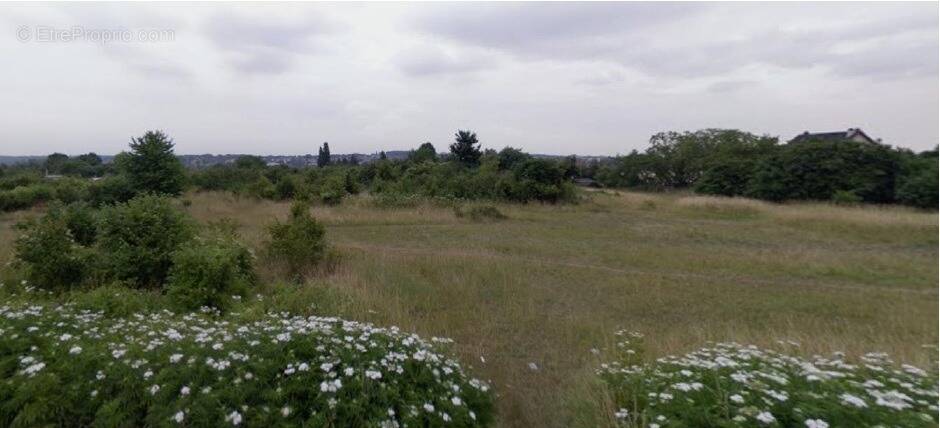 Terrain à LONGPONT-SUR-ORGE