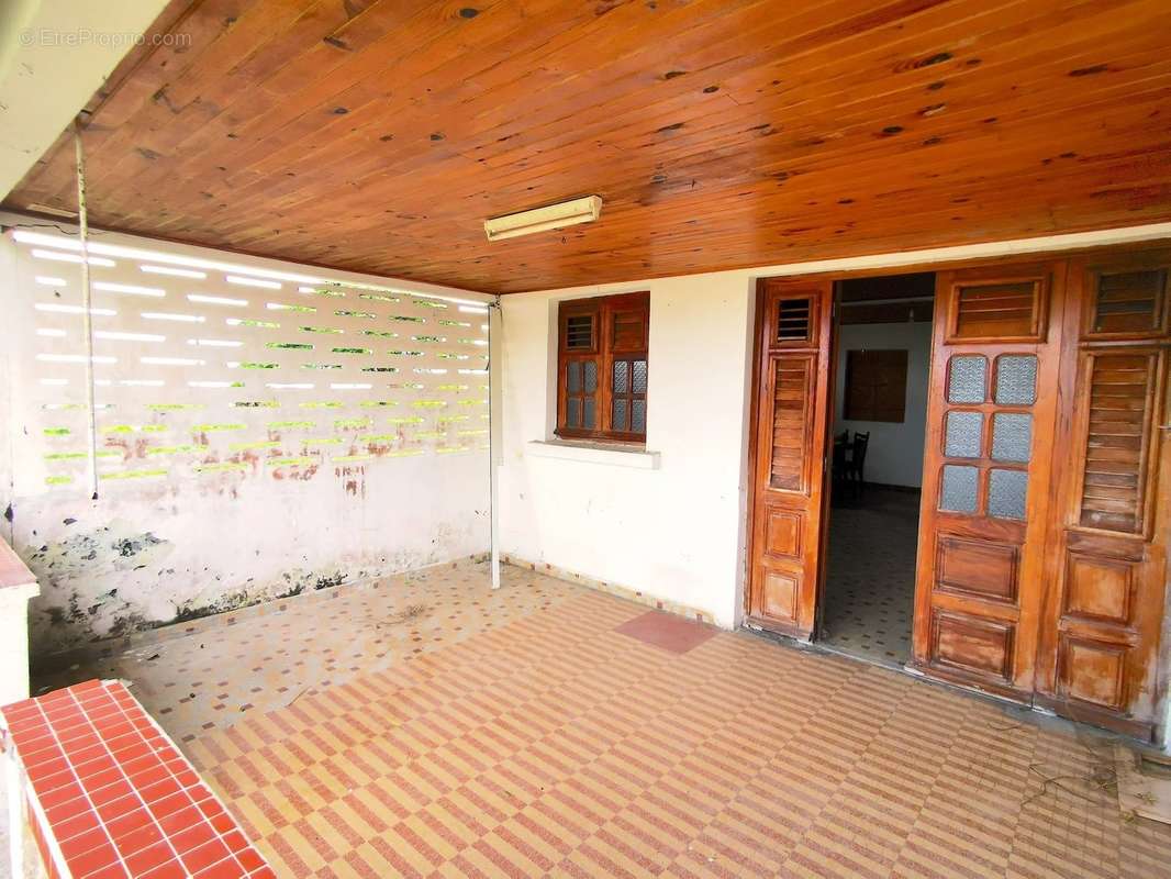 Maison à BASSE-POINTE