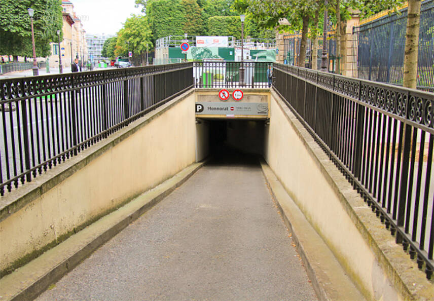 Parking à PARIS-6E