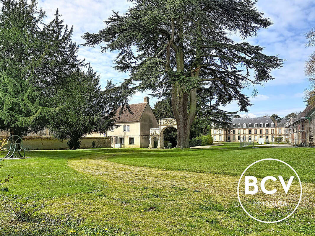 Maison à FONTAINE-LA-GUYON