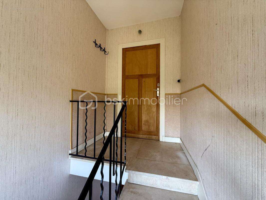 Appartement T3 de 54 m² – Centre-ville de Royan À seulement 5 minutes à pied de la plage ! - photo 2