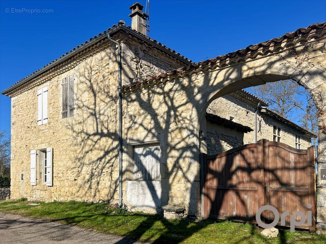 Maison à SAINT-CLAR