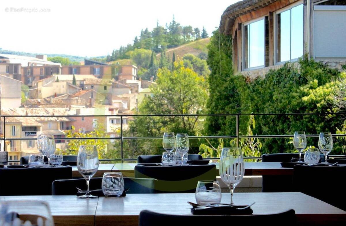 Commerce à VAISON-LA-ROMAINE