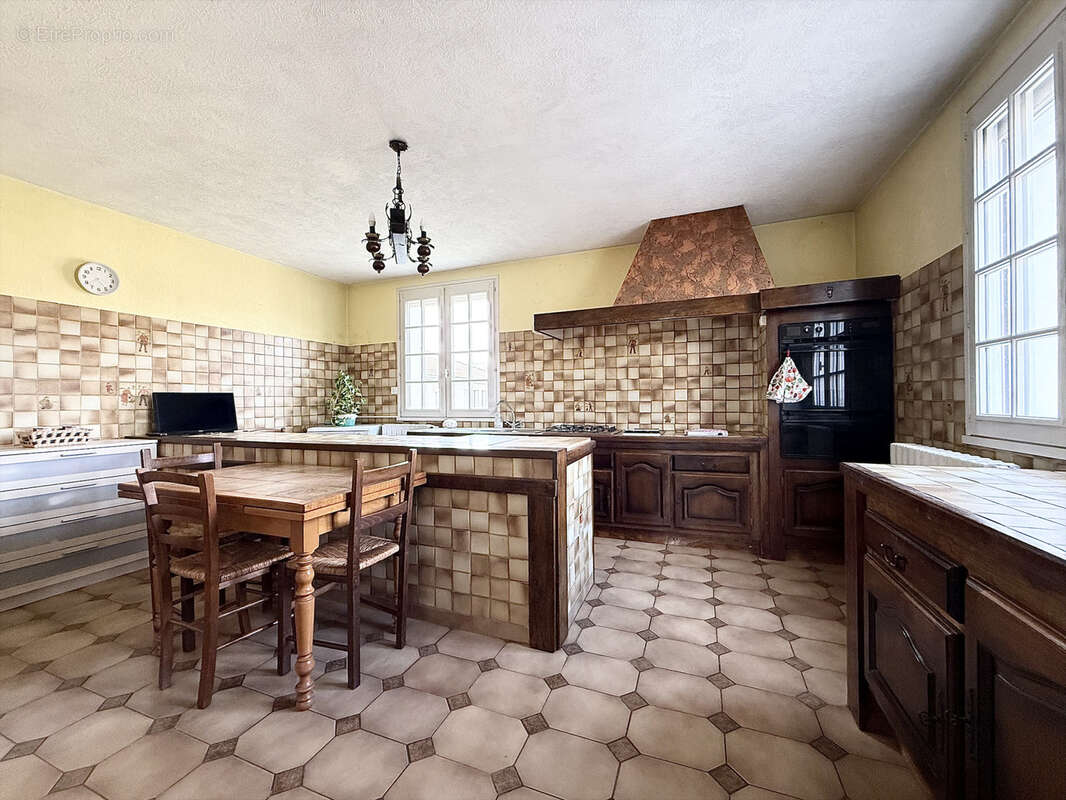 Maison à LES ROCHES-DE-CONDRIEU
