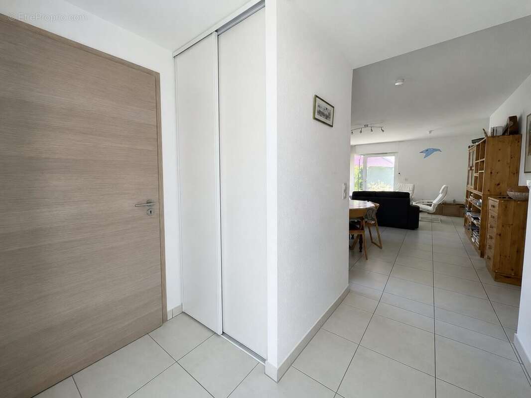 Maison 96 m² à Saint-Louis  - photo 3