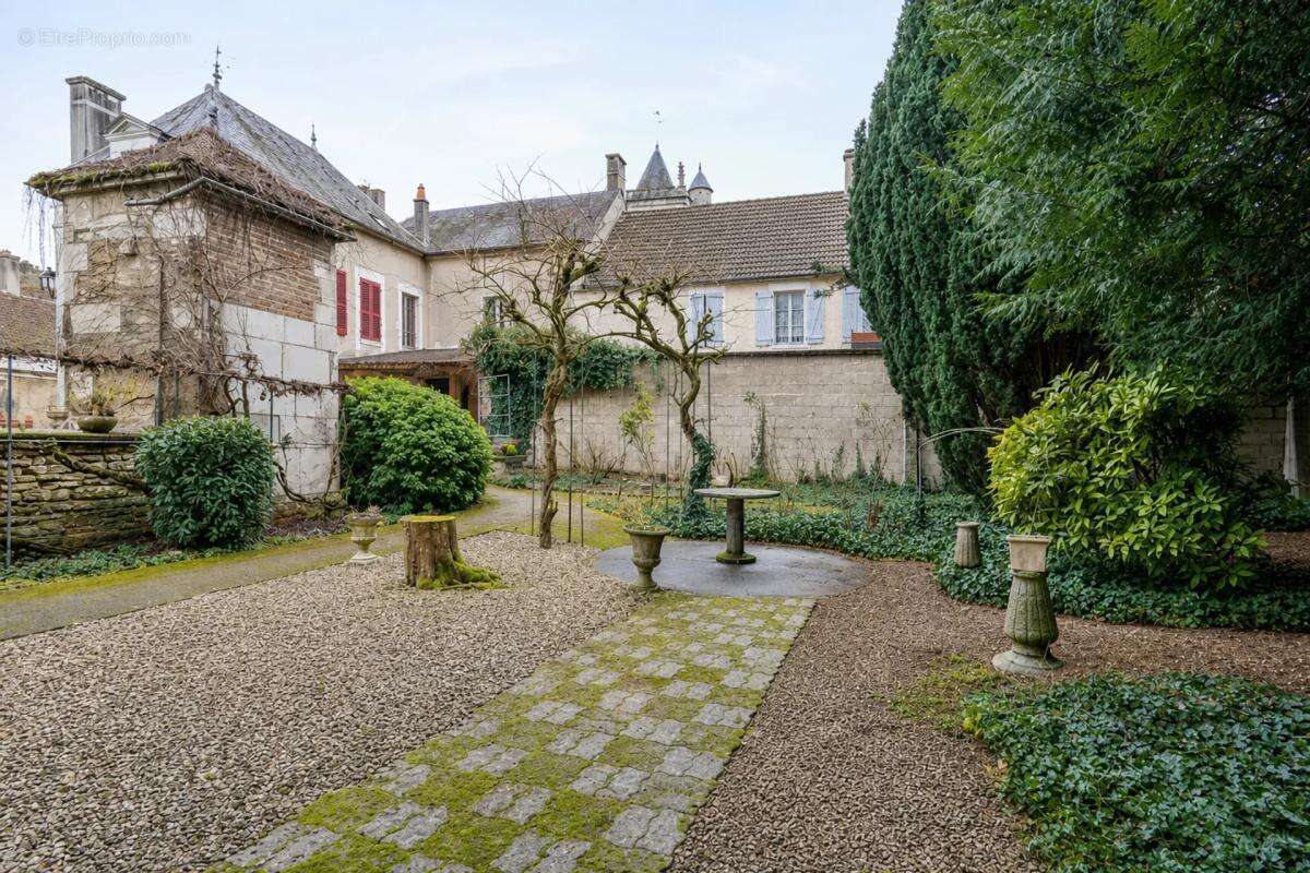 Maison à CHARENTENAY