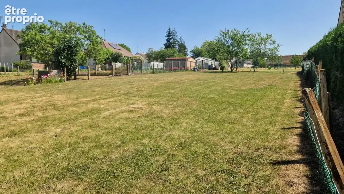 Terrain constructible 2 200 m2   plein centre - photo 3