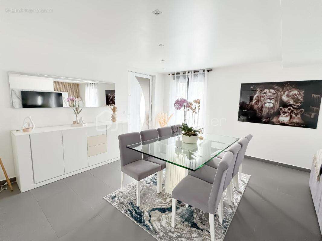 Magnifique pavillon familial à saisir intégralement rénové et meublé, avec piscine aux portes de Val d'Europe - photo 4