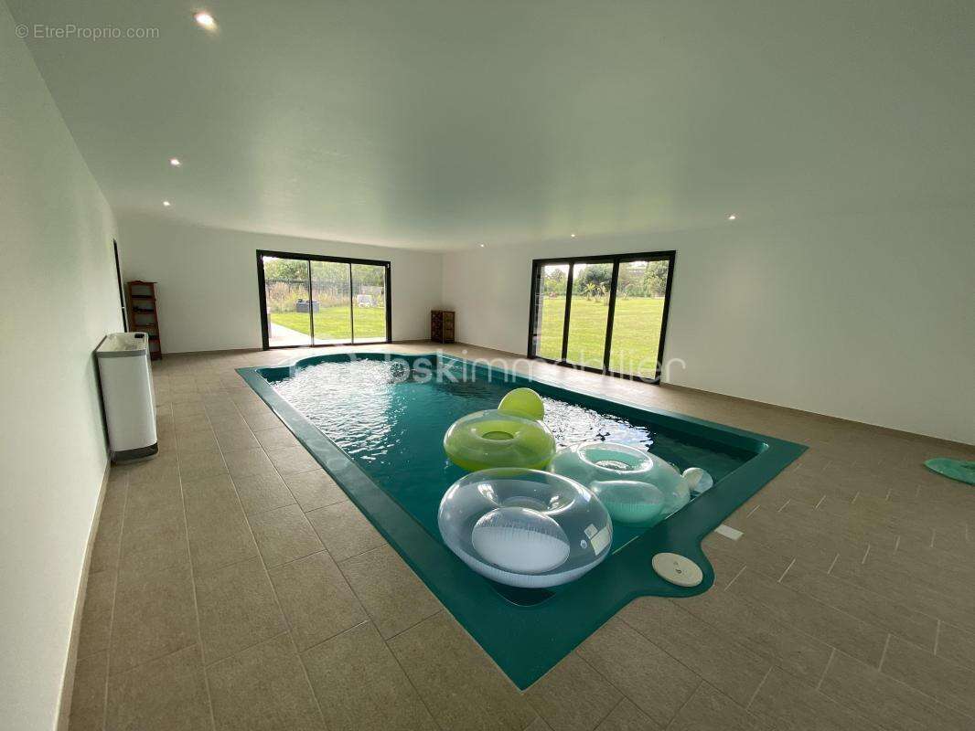 Maison 244 m² à Bellevue-La-Montagne  - photo 2