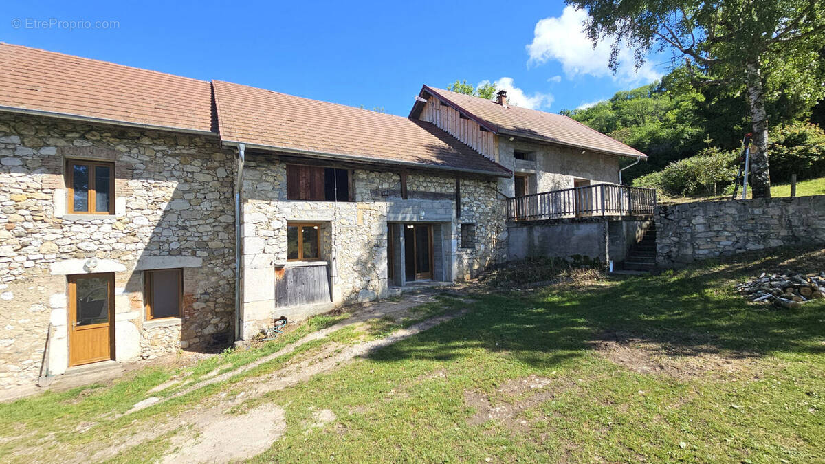 Maison à SAINT-GENIX-SUR-GUIERS