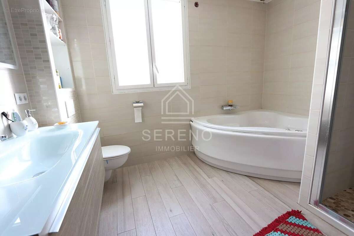 Maison à CHAMPS-SUR-MARNE