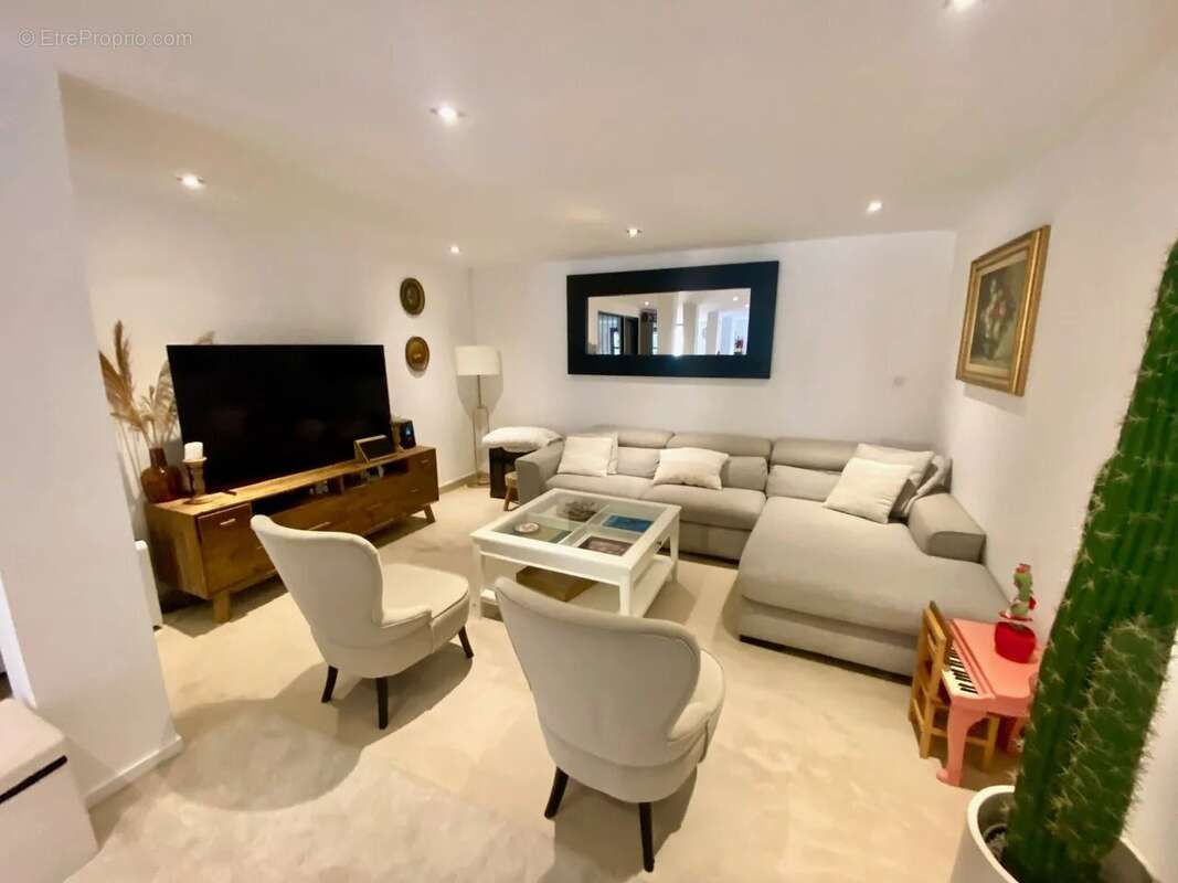 Appartement à SAINT-LAURENT-DU-VAR