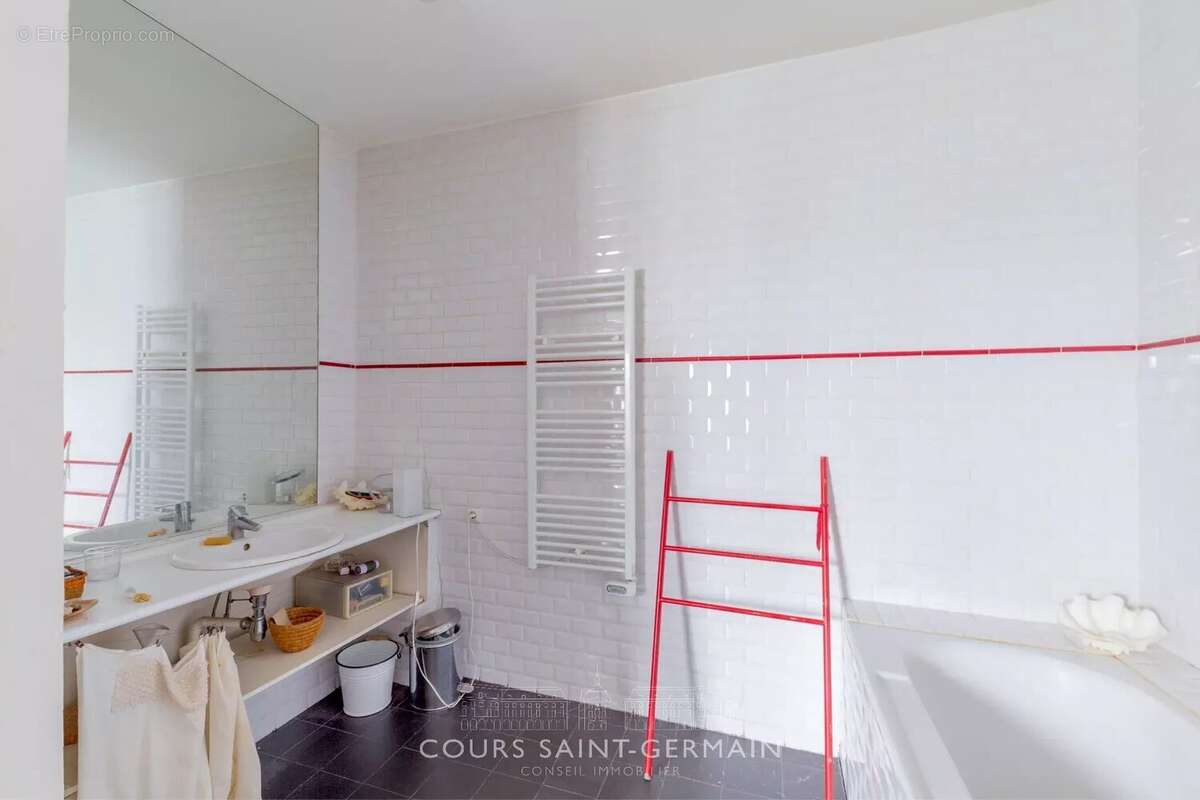 Appartement à PARIS-10E