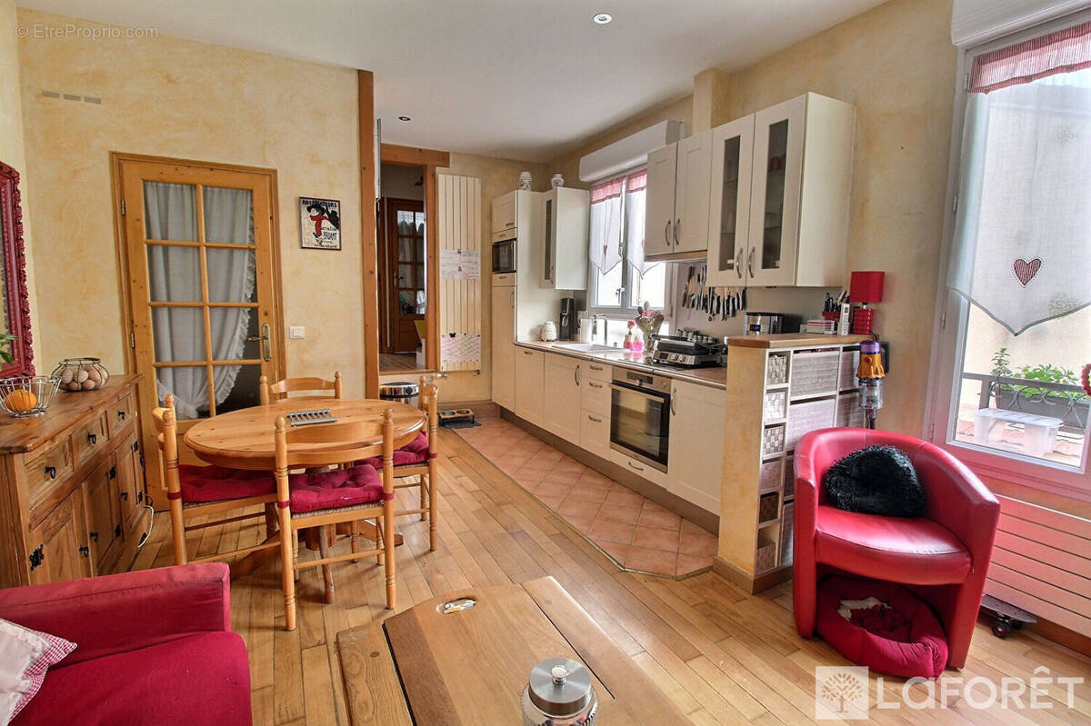 Appartement à LA GARENNE-COLOMBES