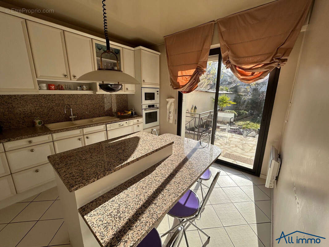 Maison à SAINT-MAUR-DES-FOSSES