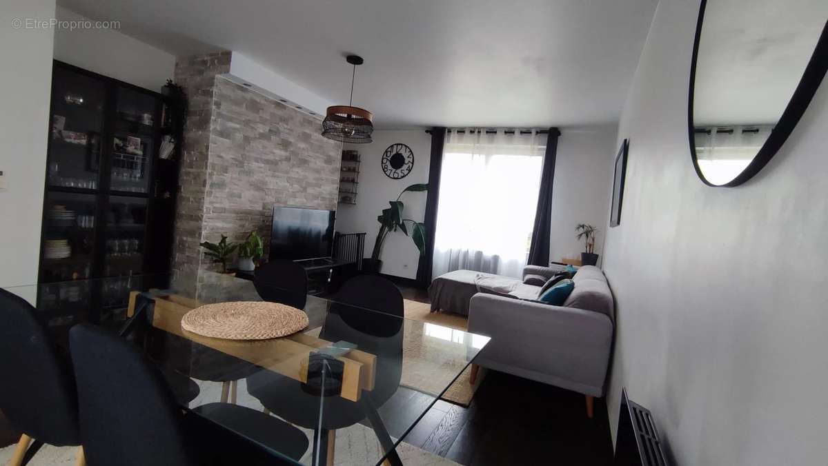 Appartement à VILLETANEUSE