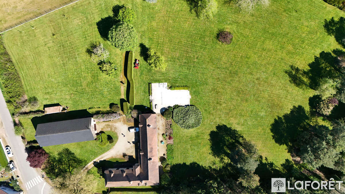 Maison à GENNETINES