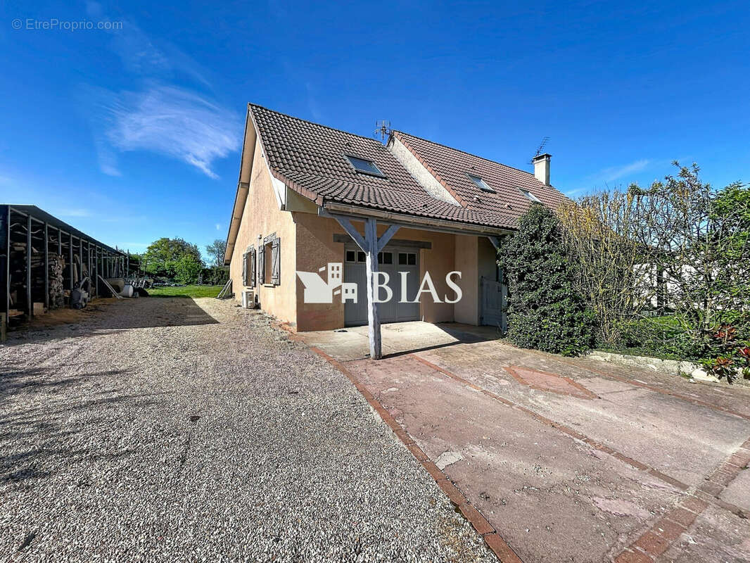 Maison à BUCHY