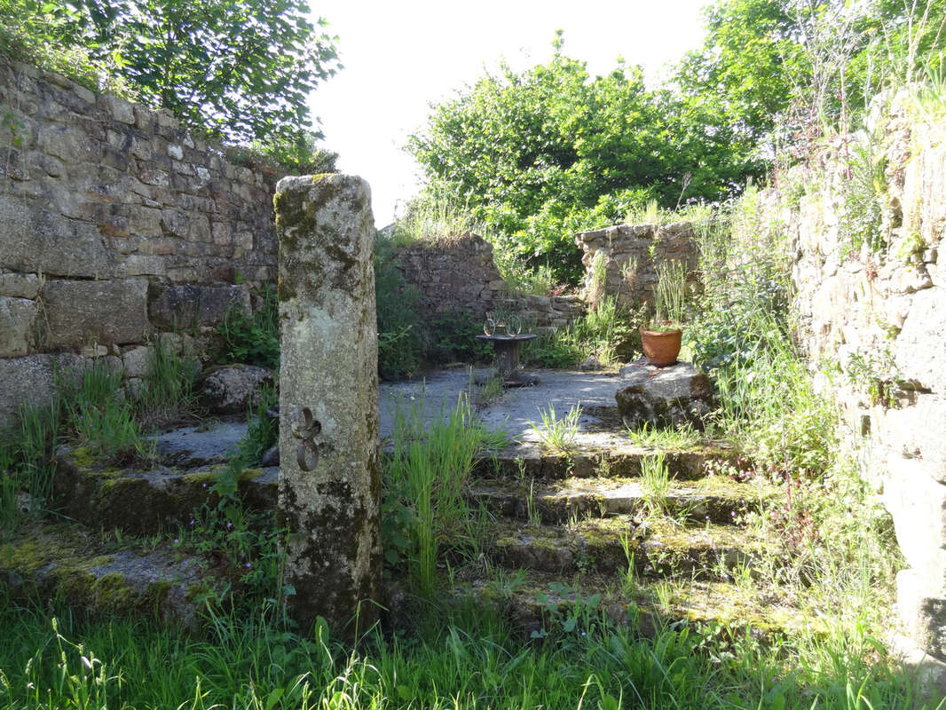 Maison en pierres à rénover   charme et potentiel en campagne de Kerpert - photo 16