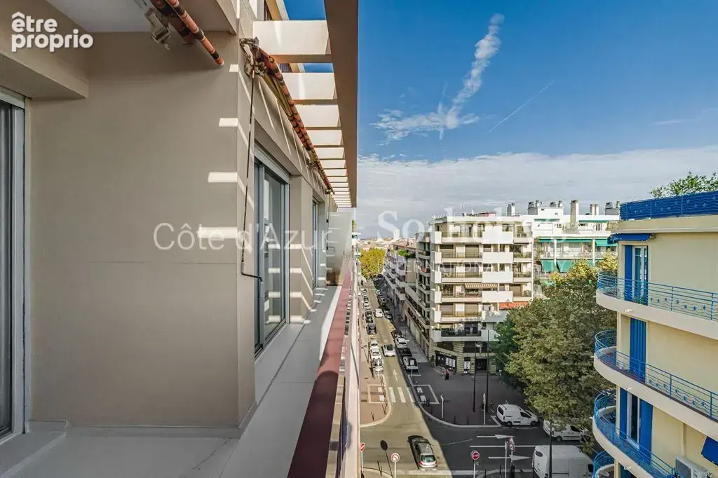 Antibes, appartement de 79 m² rénové avec exposition sud et terrasse - photo 10