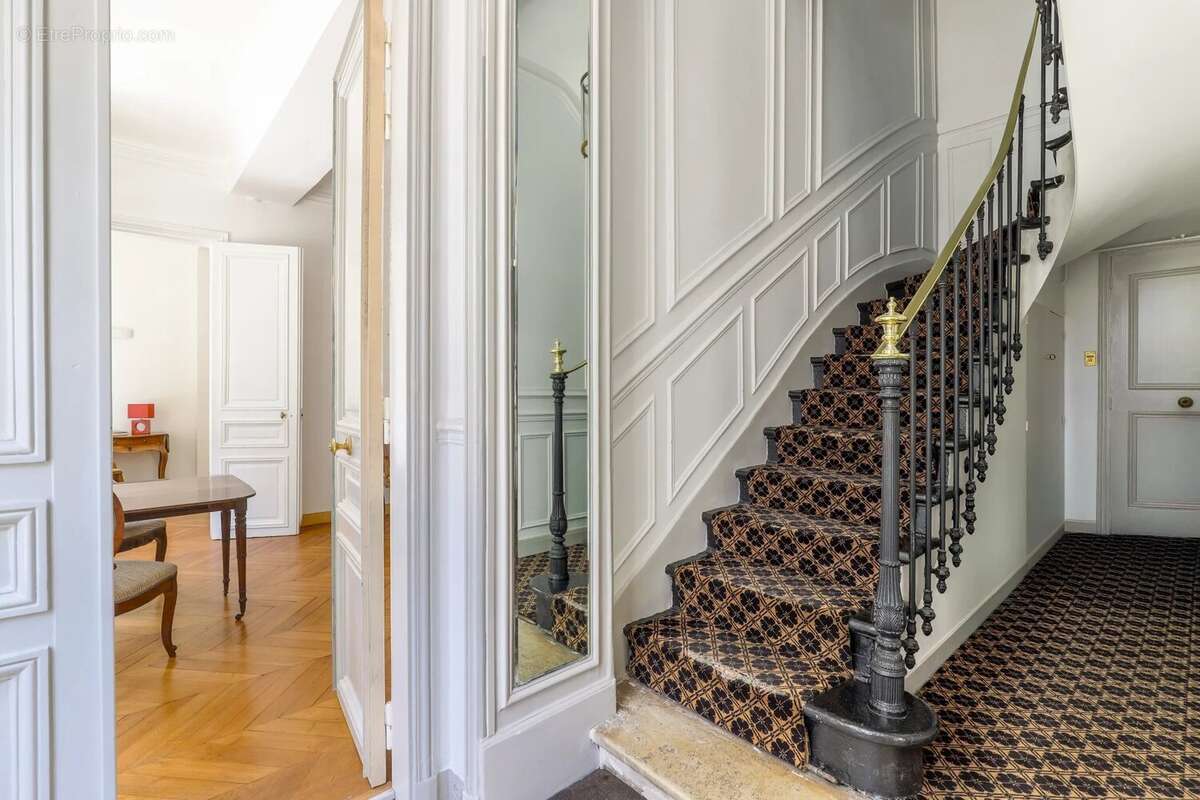 Appartement à PARIS-7E