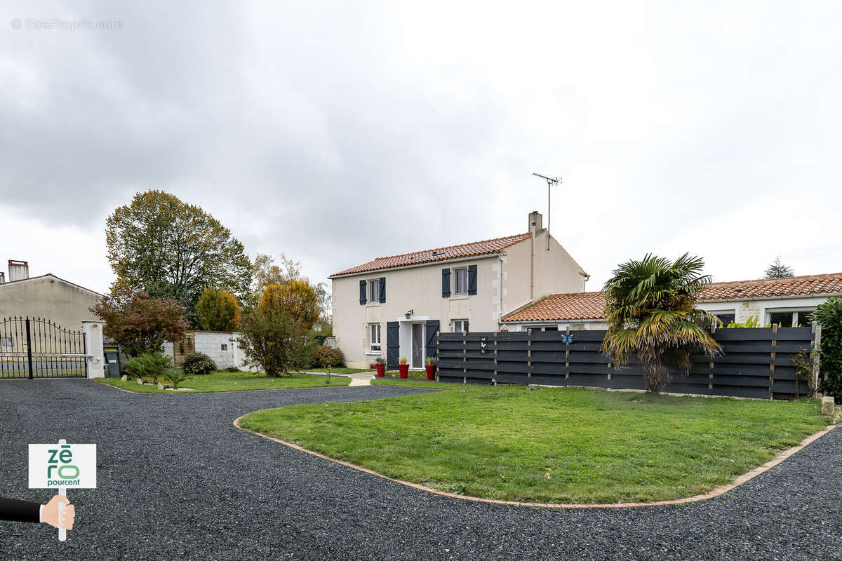Maison à MOUZEUIL-SAINT-MARTIN