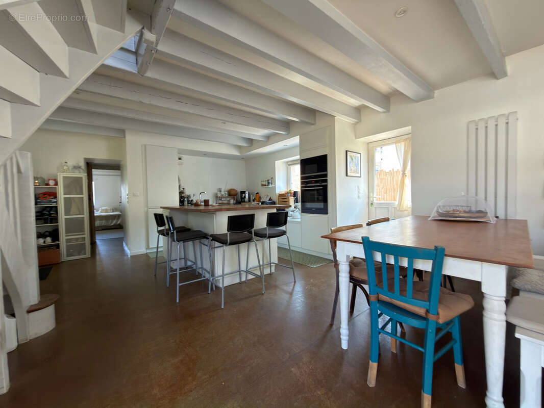 Maison d'epoque située dans le secteur de villeneuve - photo 2