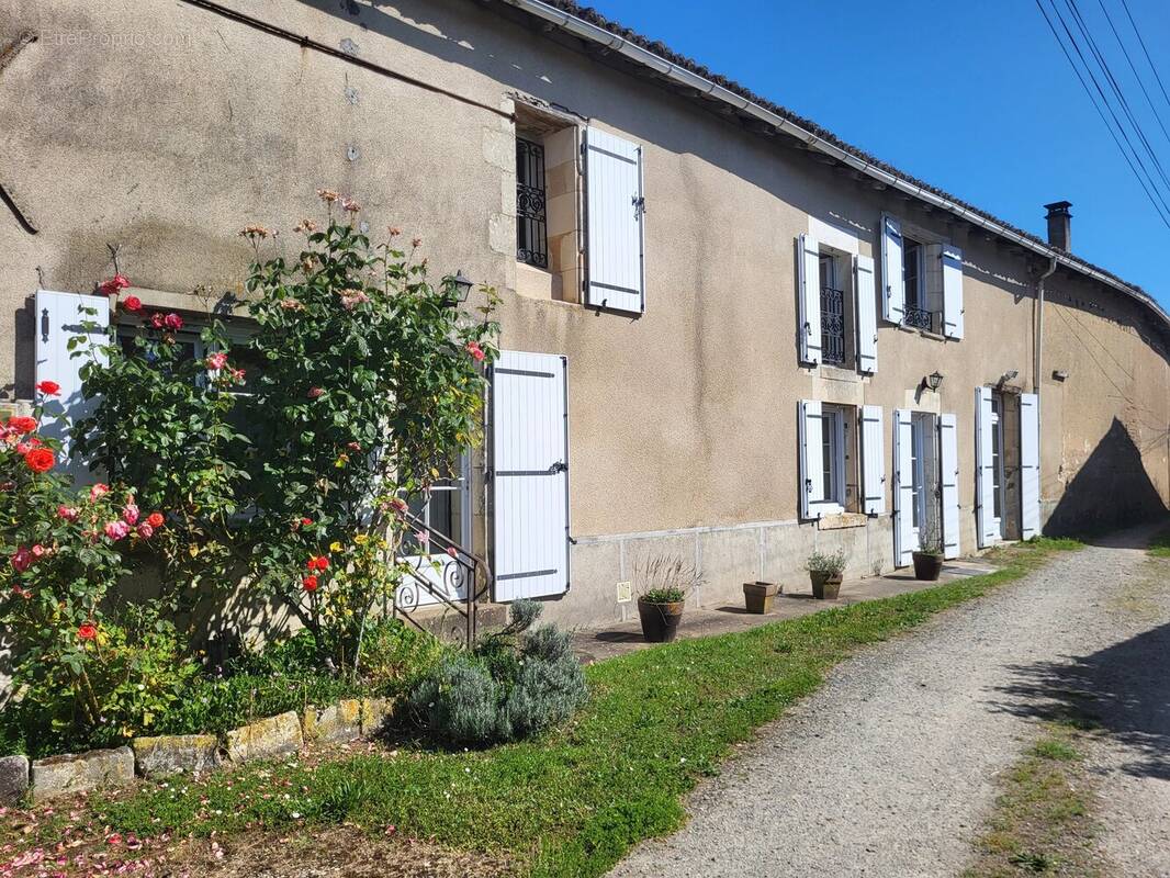 Maison à LA CHAPELLE-MOULIERE