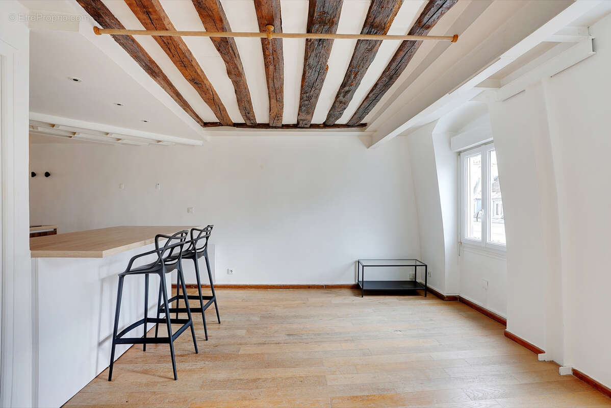 Appartement à PARIS-3E