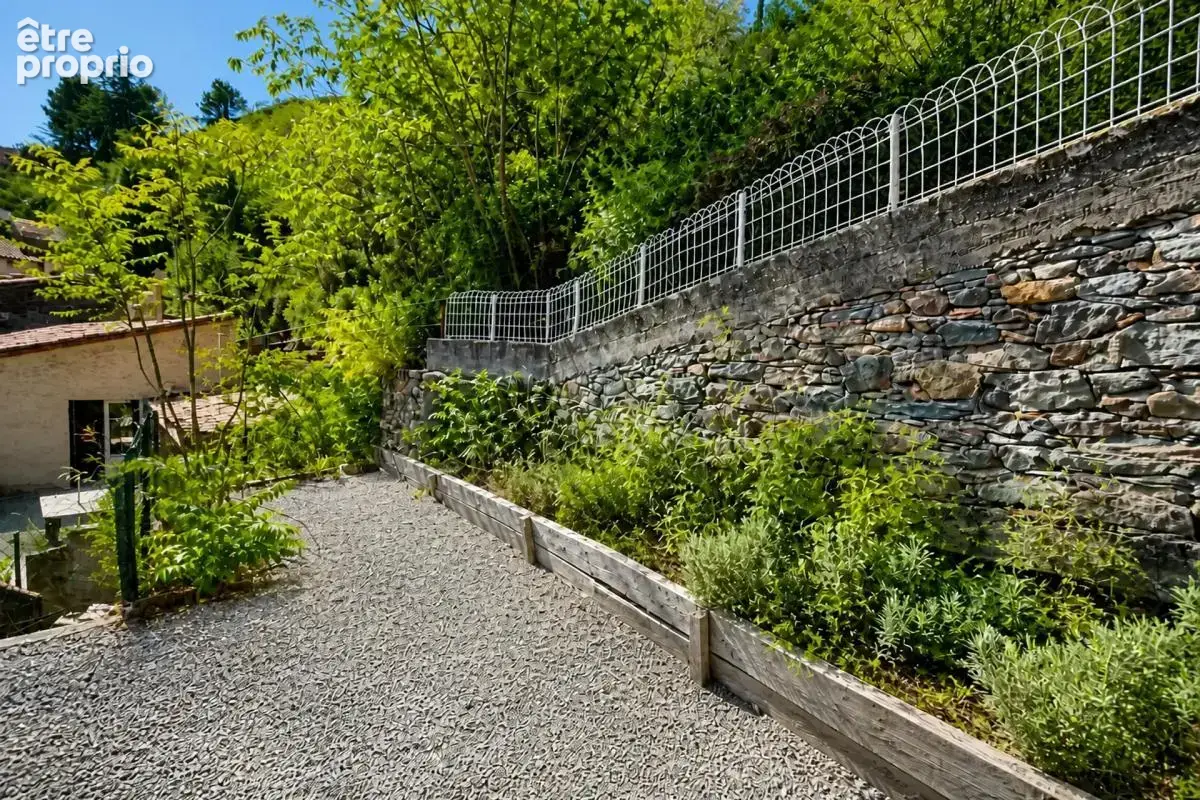 Maison de 5 pièces  à Lastours avec terrasse et jardinet.
Vue panoramique - photo 4