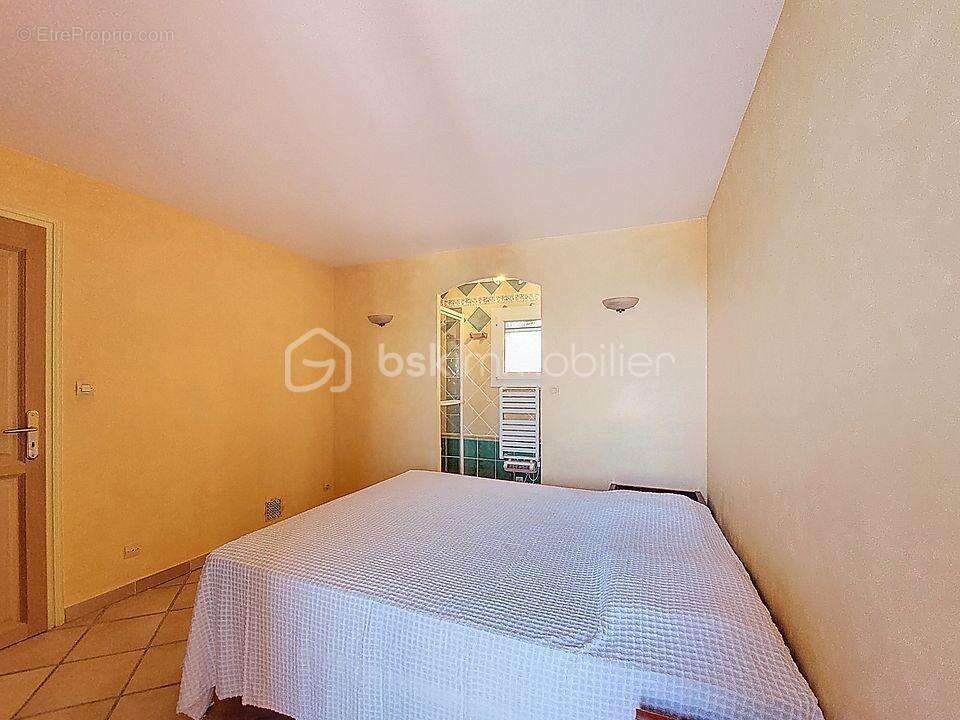 Maison à SOLLIES-VILLE