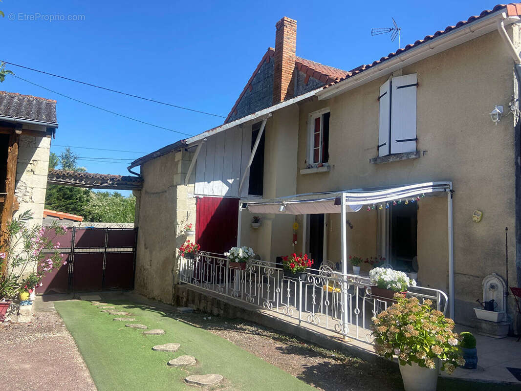 Maison à MONTS-SUR-GUESNES