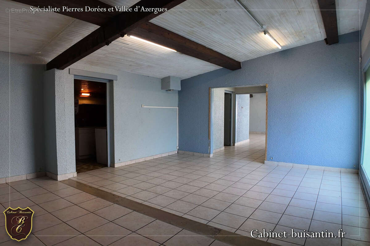 Local commercial avec stationnements - photo 9