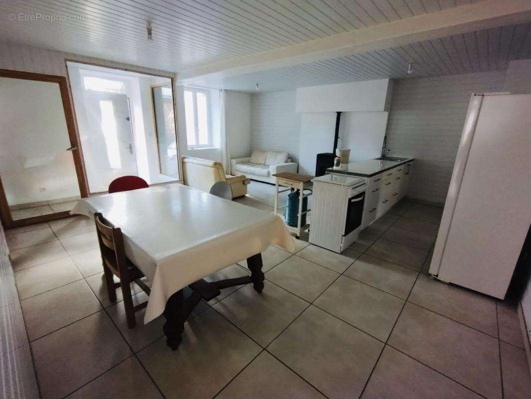 Maison 99 m² à La Cellette  - photo 3