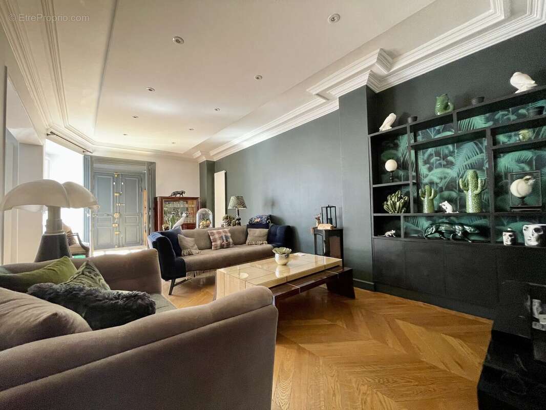 Appartement à PARIS-10E