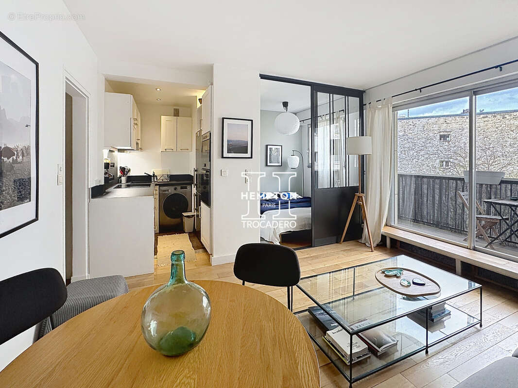 Appartement à PARIS-16E