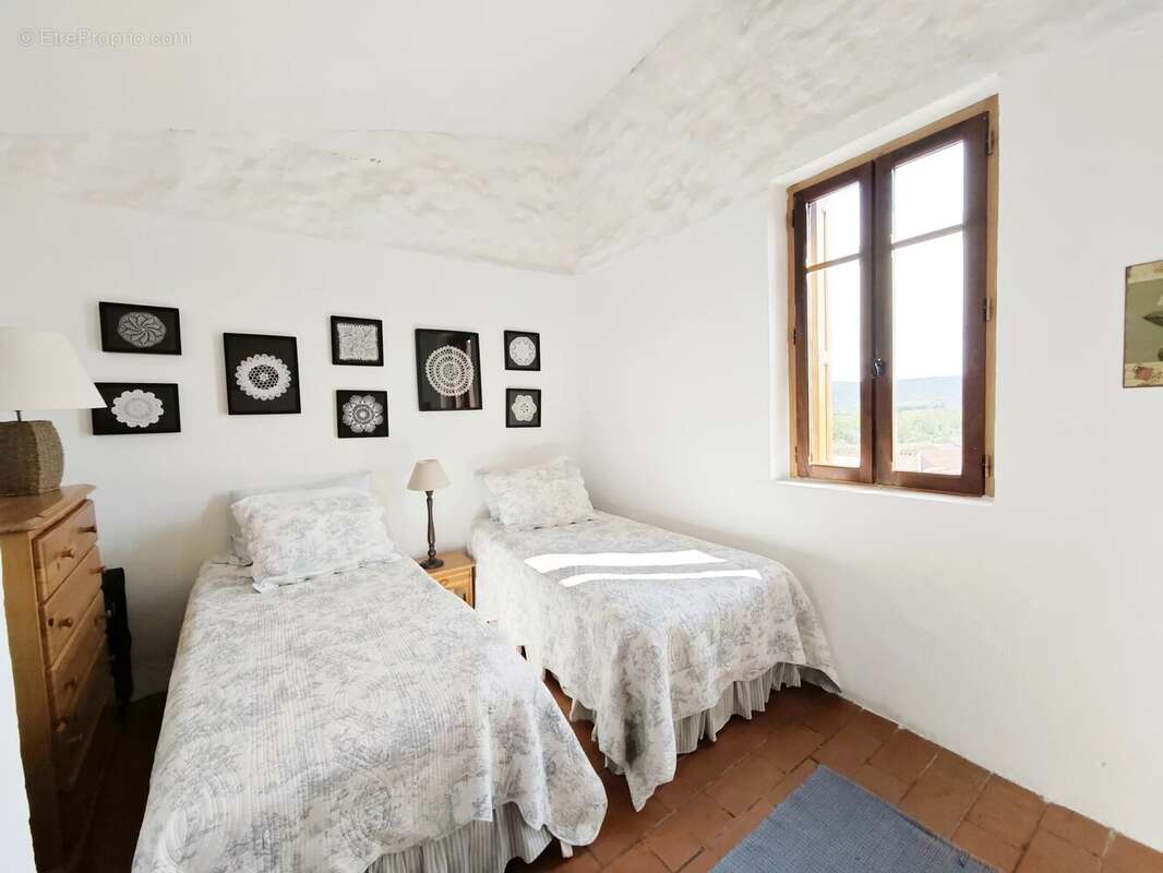 Paziols: Maison en pierres avec 2 annexes - photo 12
