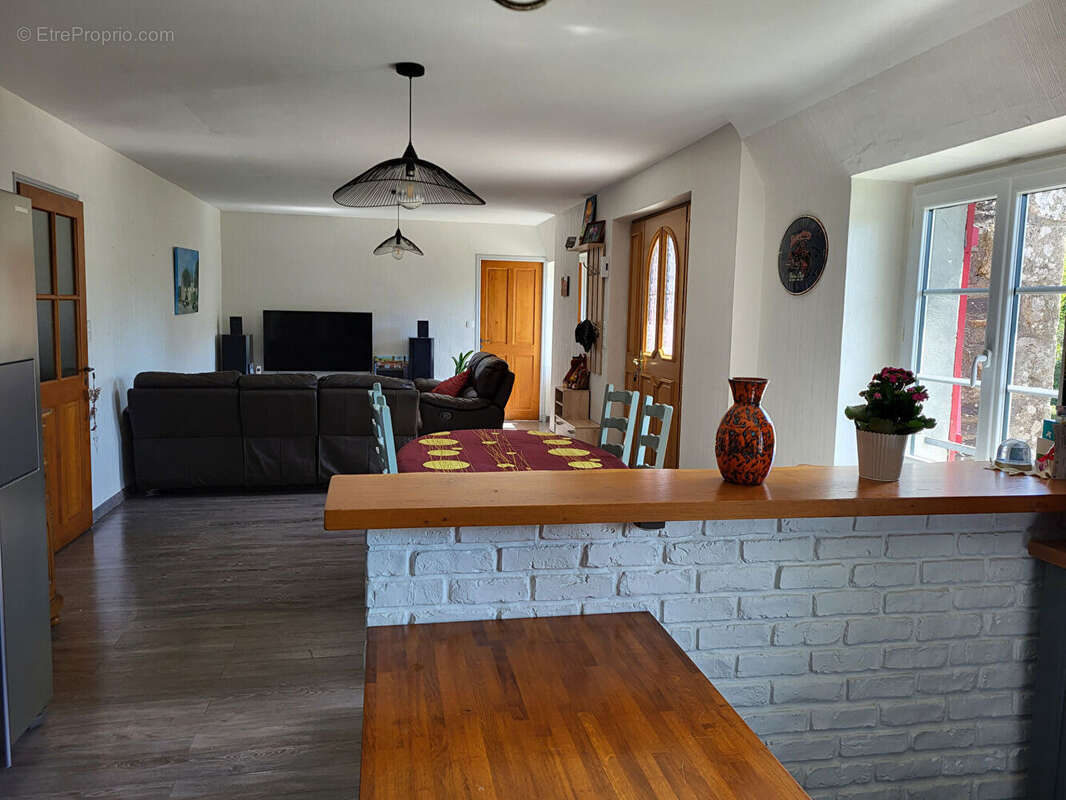 Propriété de caractère en pierre avec deux gîtes, piscine et jardin arboré - photo 10